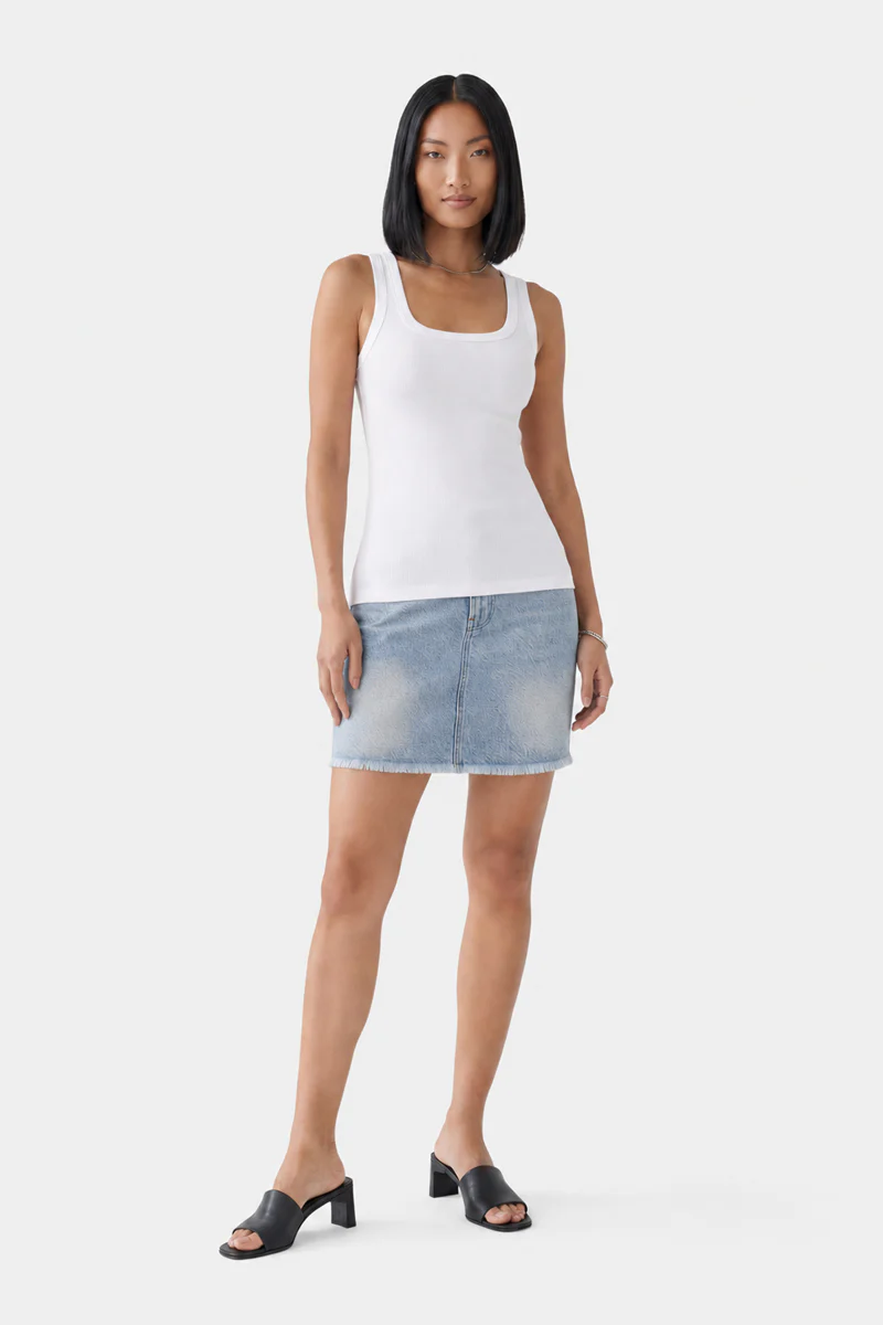 Basic Geripptes Top in Weiss - Image 3