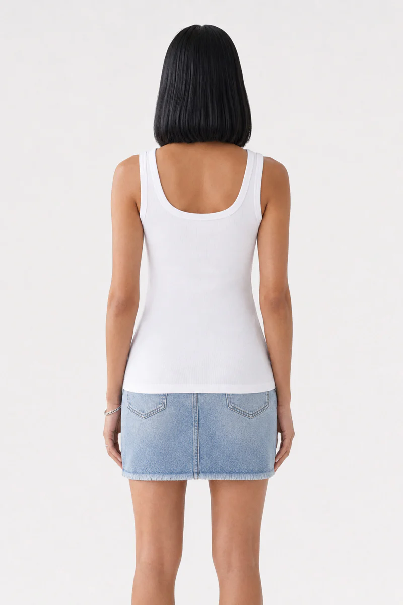 Basic Geripptes Top in Weiss - Image 4