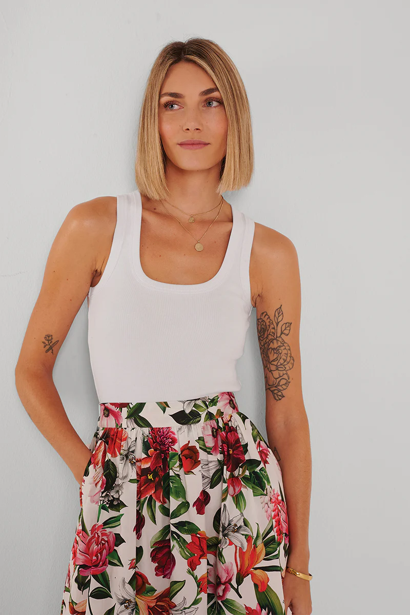 Basic Geripptes Top in Weiss - Image 7