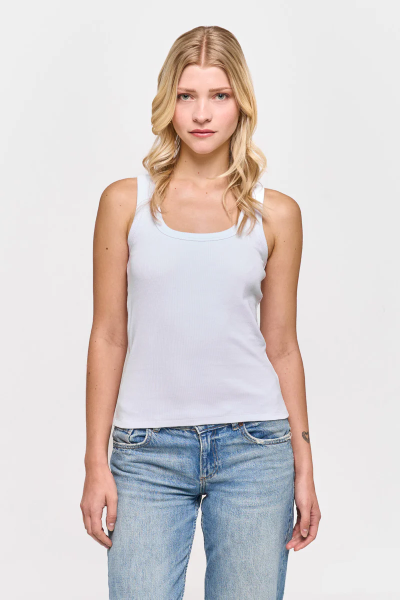 Basic Geripptes Top in Weiss - Image 9