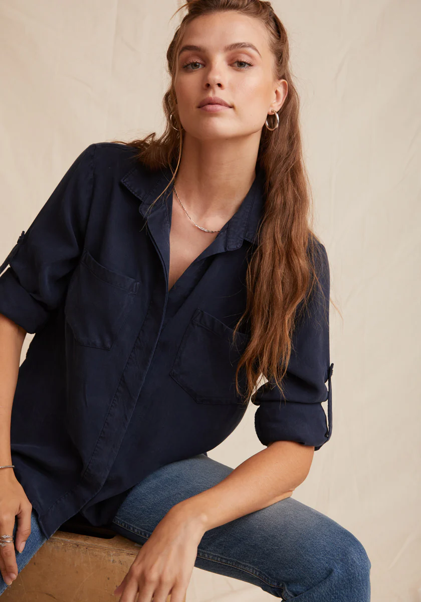 Blaue Hemdbluse mit Rückenschlitz - Image 6