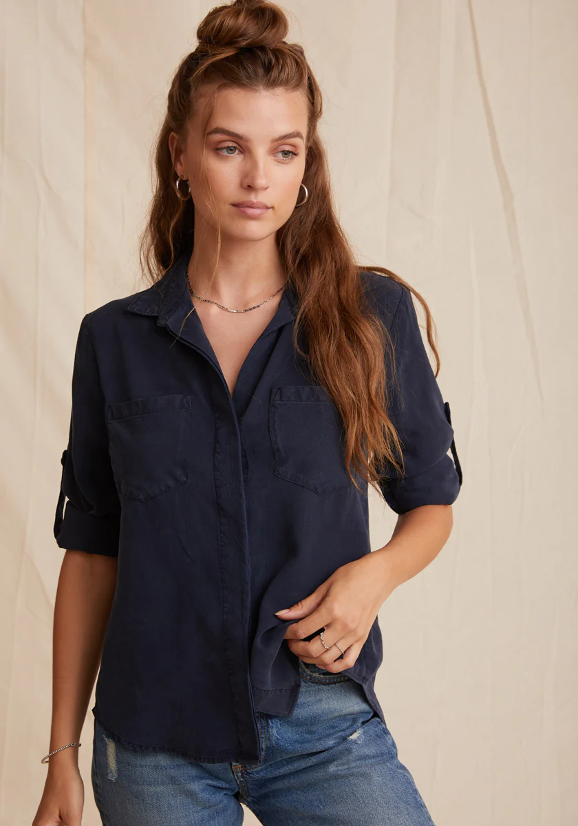 Blaue Hemdbluse mit Rückenschlitz - Image 7