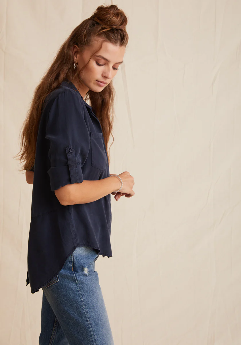 Blaue Hemdbluse mit Rückenschlitz - Image 8