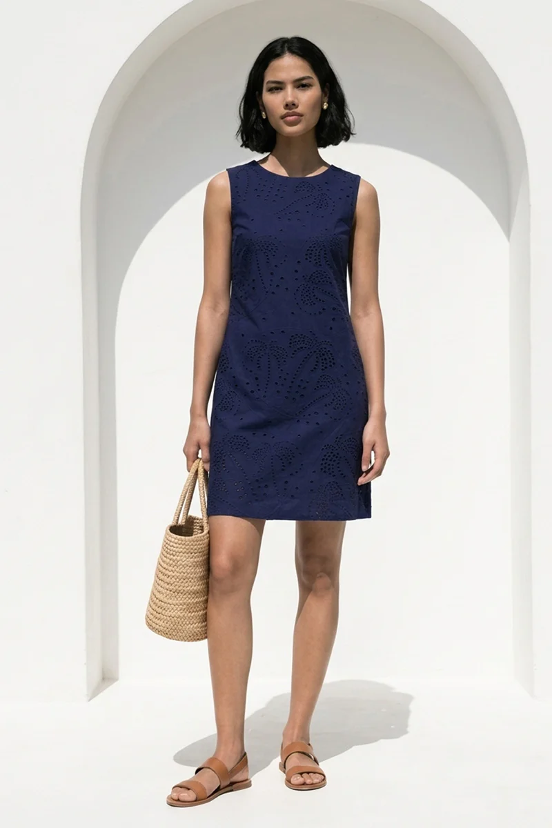 Blaues Minikleid mit Lochstickerei und Knöpfen - Image 3