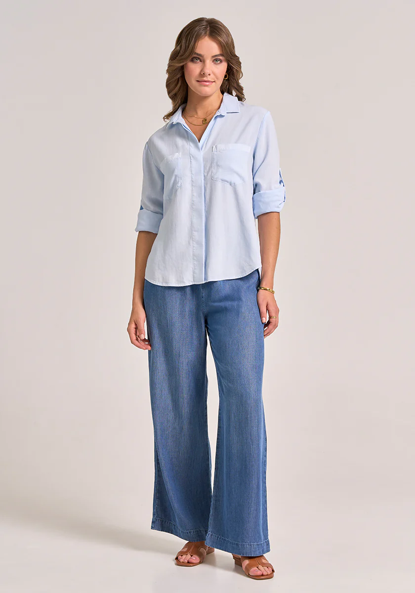 Hellblaue Hemdbluse mit Rückenschlitz - Image 3