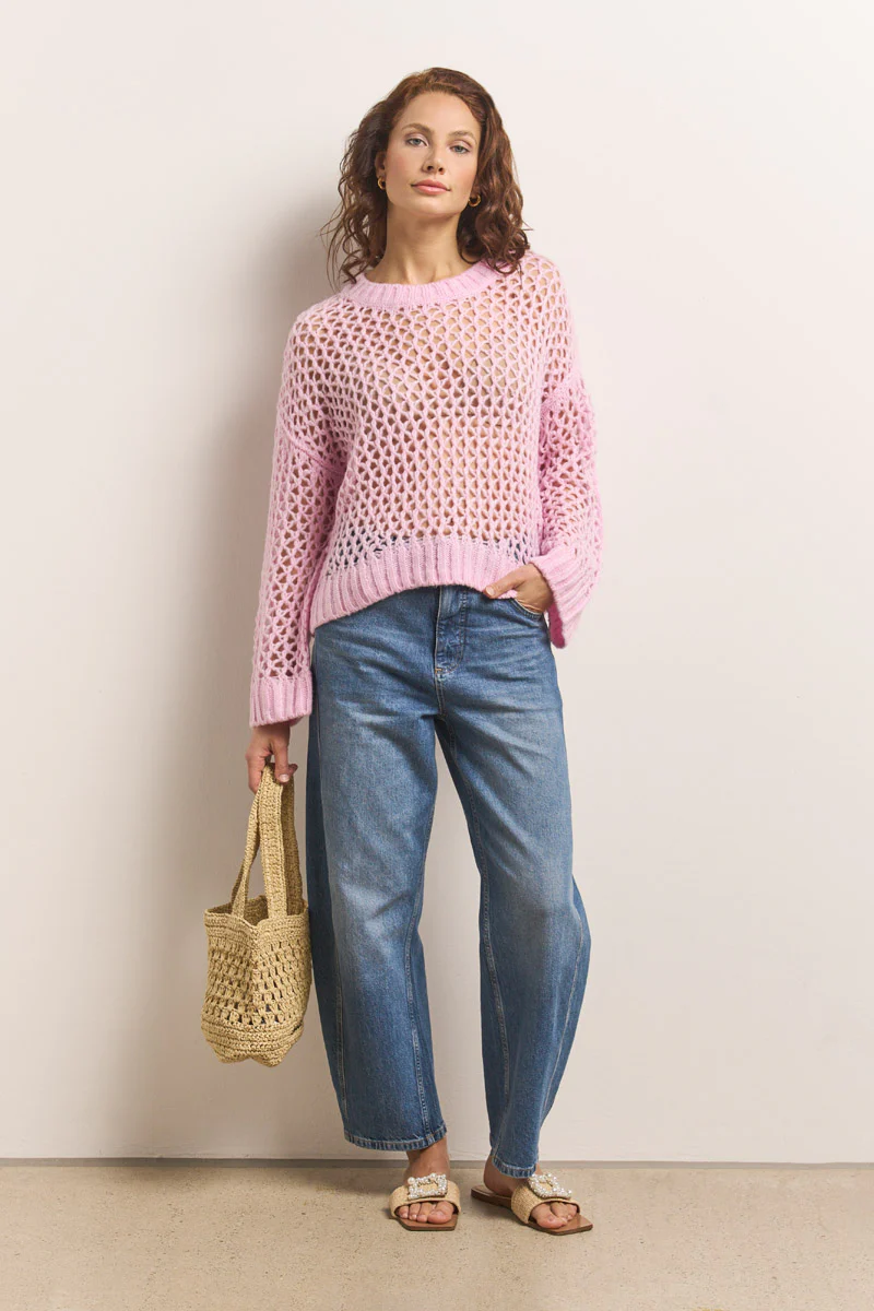 Rosa Lochstrickpullover mit gerippten Details - Image 5