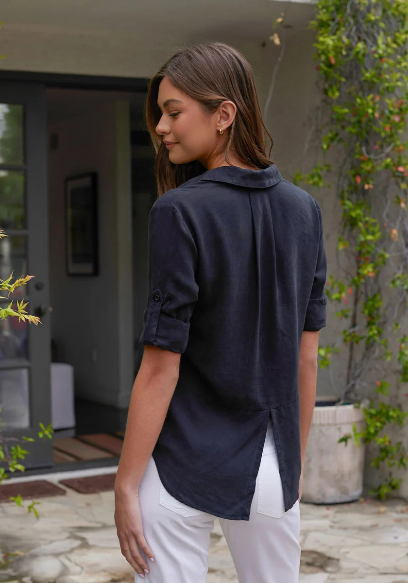 Schwarze Hemdbluse mit Rückenschlitz - Image 3