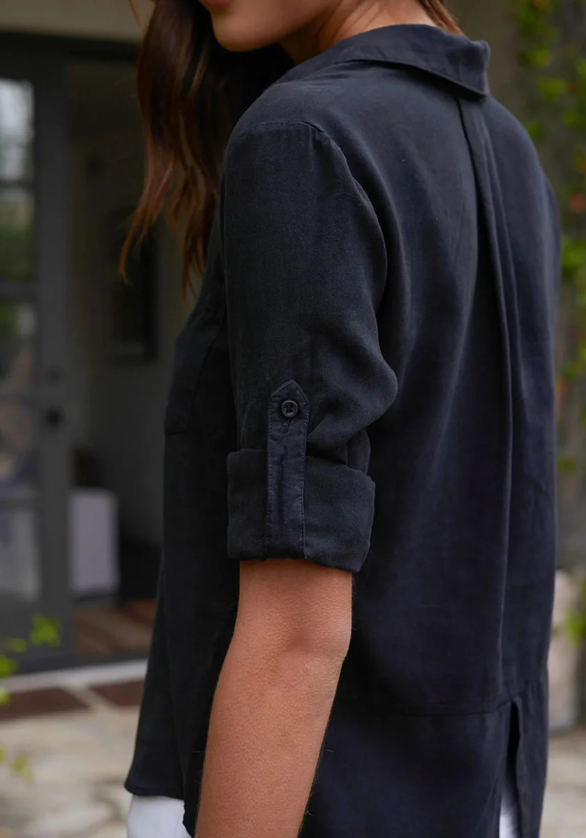 Schwarze Hemdbluse mit Rückenschlitz - Image 4