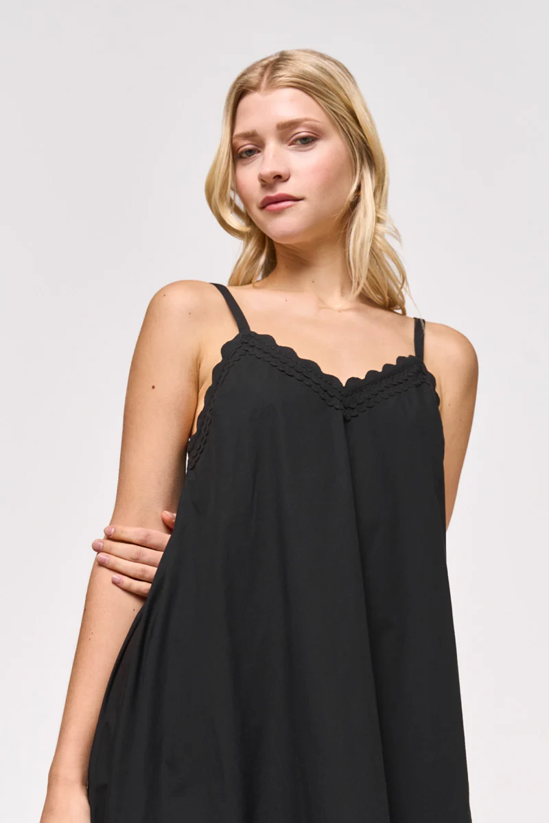 Schwarzes Midikleid mit Stickerei und Seitenschlitzen - Image 10