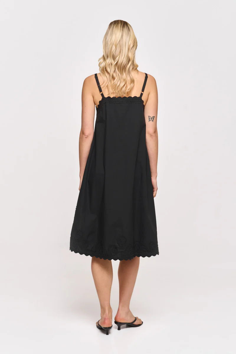 Schwarzes Midikleid mit Stickerei und Seitenschlitzen - Image 11