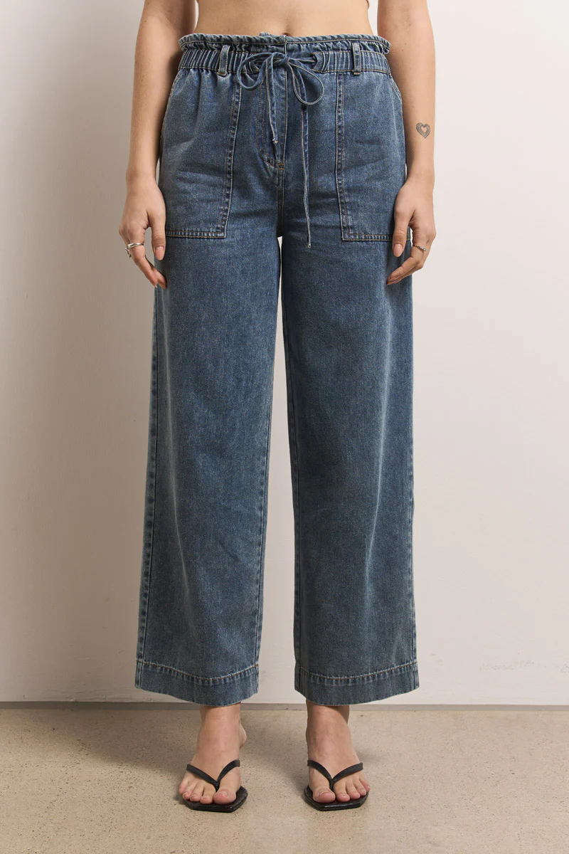 Weite Jeans mit Paperbag-Bund - Image 3